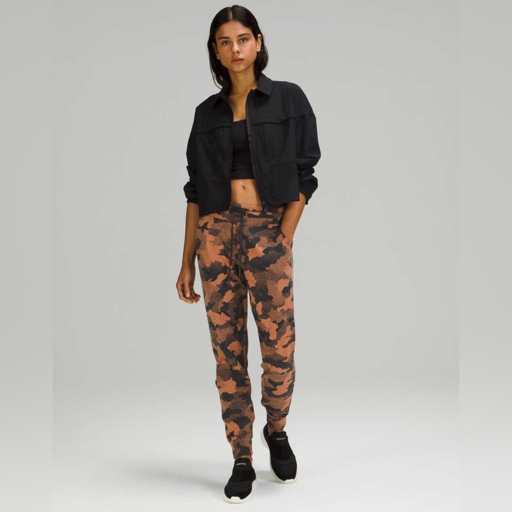 Lululemon Ready to Rulu Jogger 29”
Size: 4
P16